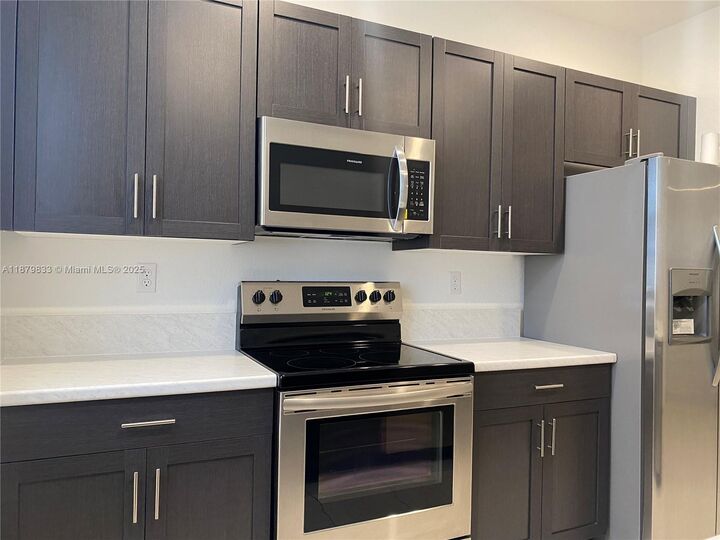 Property Photo:  1924 SW 5th Blvd  FL 33312 