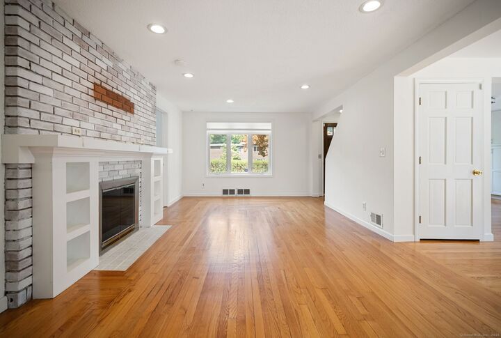 Property Photo:  14 Hewitt Street  CT 06109 