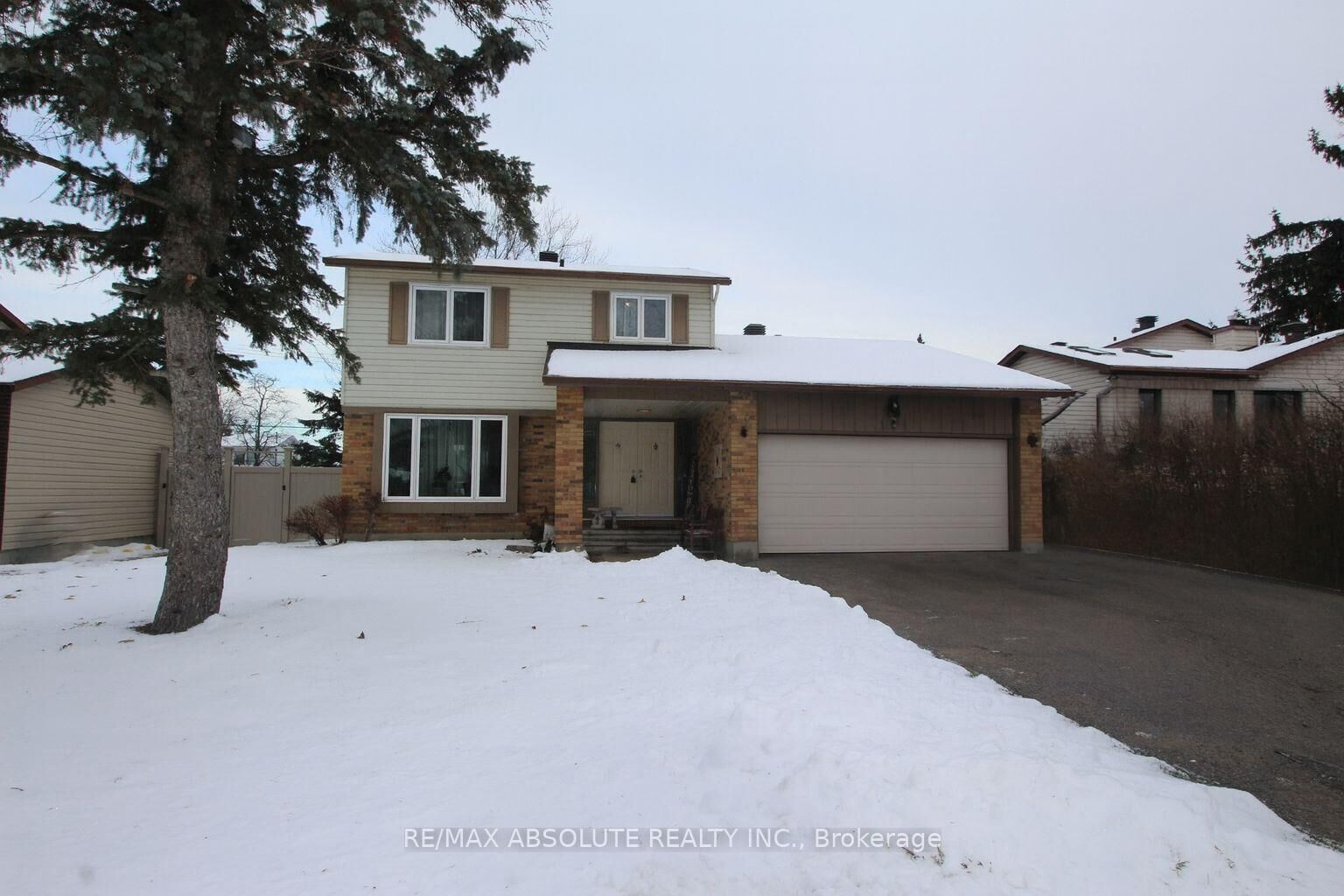 Photo de la propriété: 198 Hoylake Crescent ON K1E 2M8