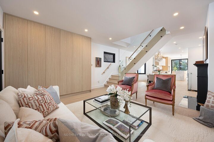 Property Photo:  133 Macpherson Avenue  ON M5R 1W9 