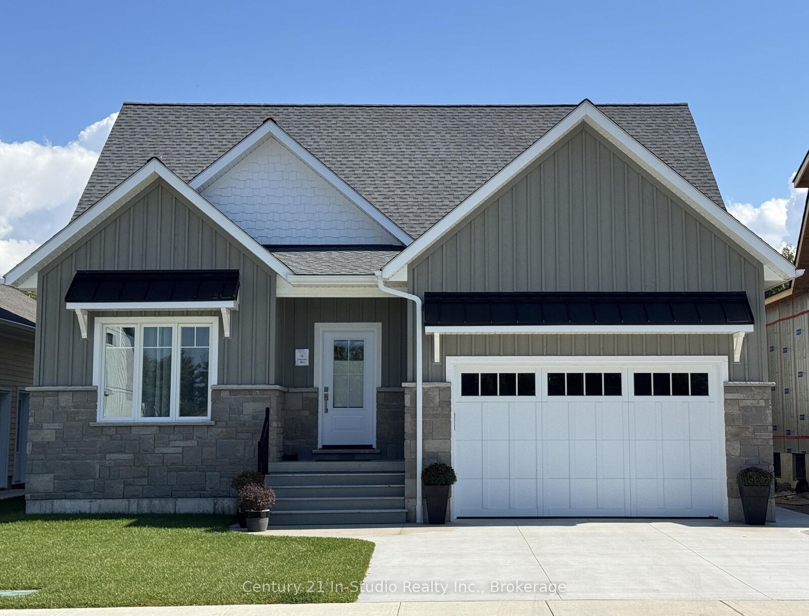 Property Photo: 3 Grenville Street N ON N0H 2L0