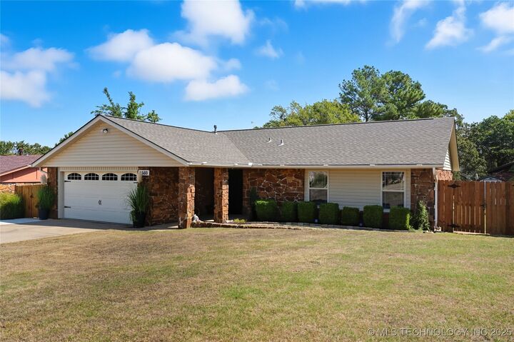 Property Photo:  1503 Briarwood Lane  OK 74437 