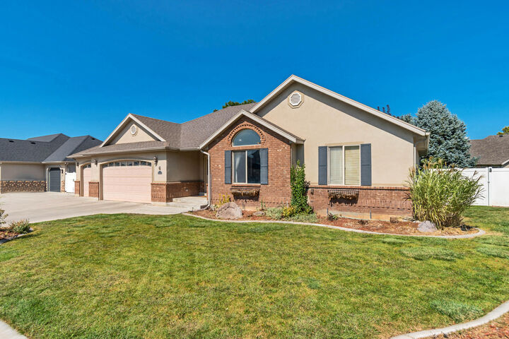 Property Photo:  1591 E 1550 S  UT 84660 