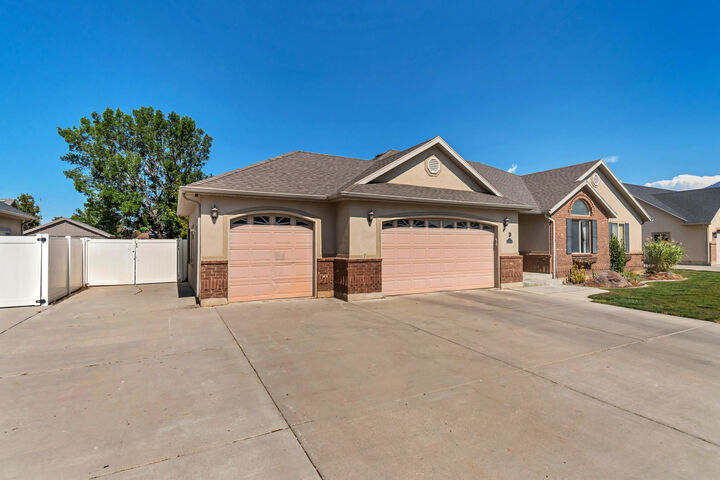 Property Photo:  1591 E 1550 S  UT 84660
