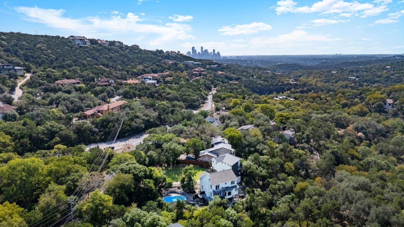 Property Photo: 805 The High Road TX 78746