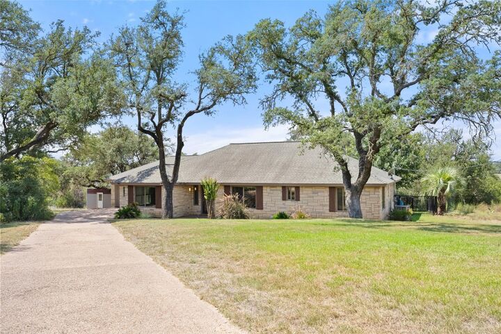 Property Photo:  17124 Westview Trail  TX 78737 
