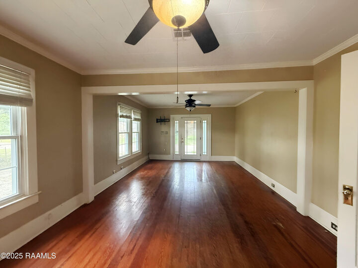 Property Photo: 610 E Washington Street LA 70586