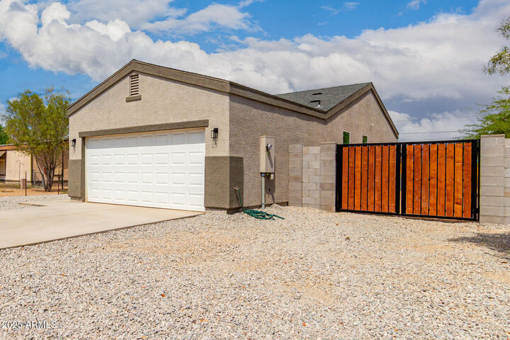 Property Photo: 3210 W Vaquero Drive AZ 85131