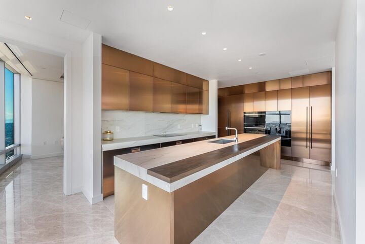 Property Photo: 1151 W Georgia Street Ph2 BC V6E 0B3