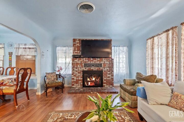 Property Photo: 424 Lincoln Street CA 93305