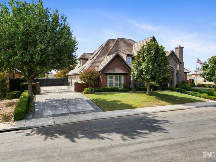 Property Photo: 7233 Fountain Valley Drive CA 93308