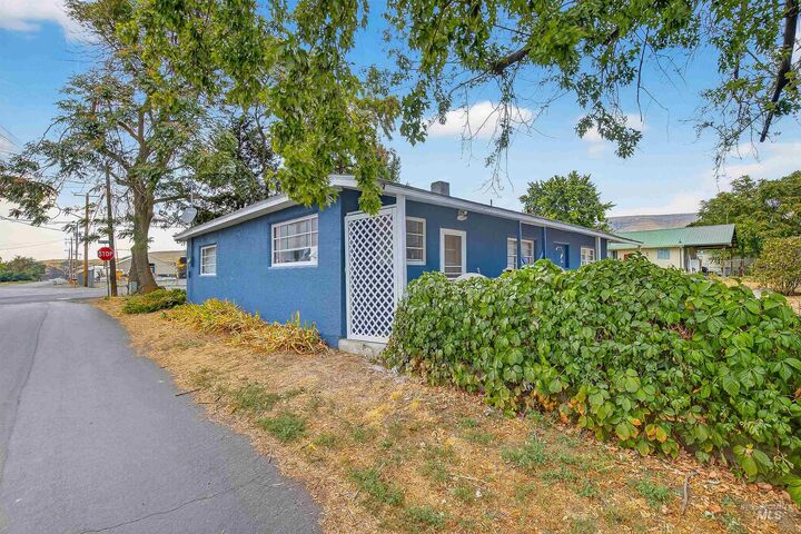 Property Photo: 705 28th St N ID 83501