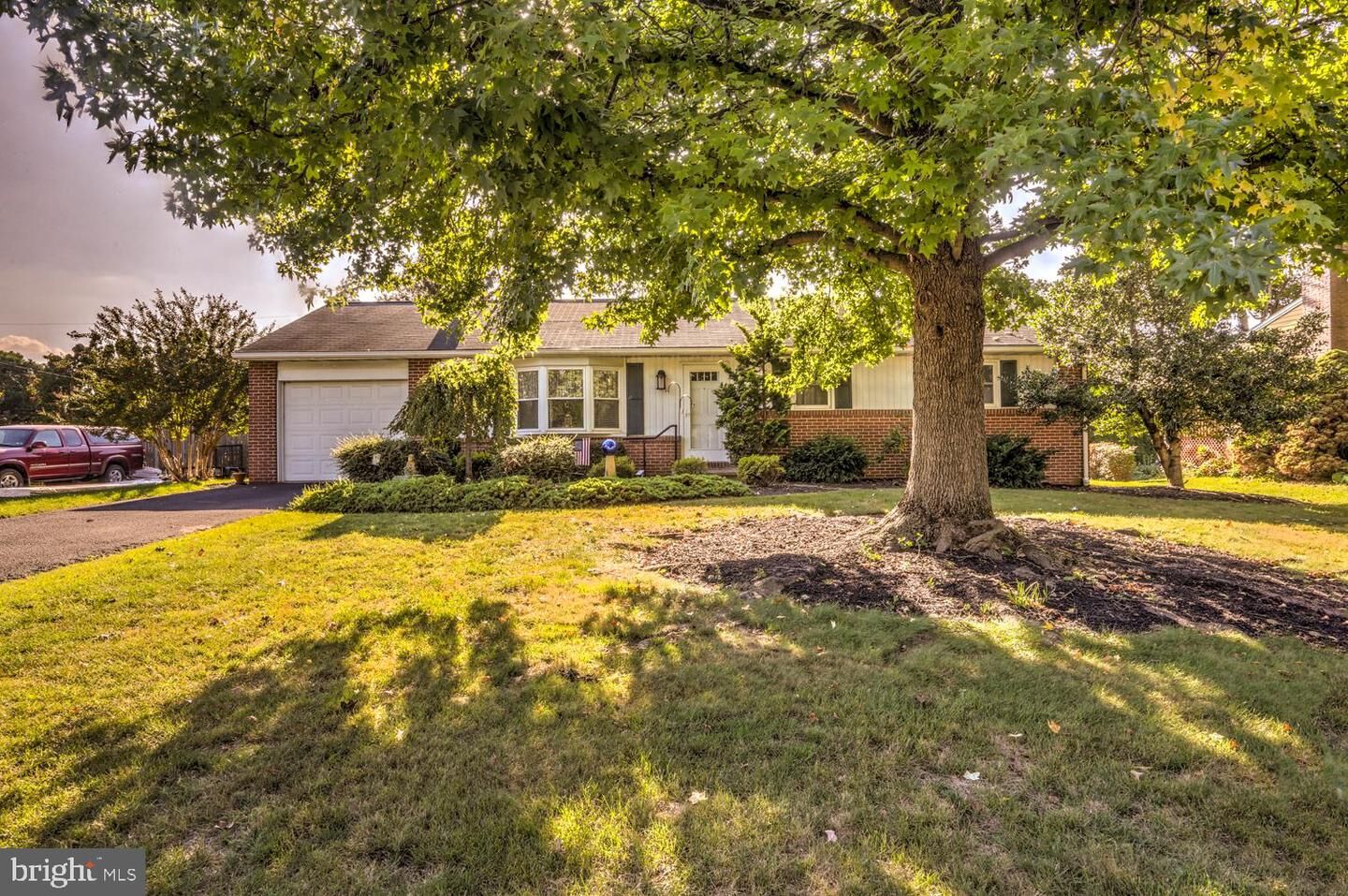Property Photo:  70 Meadow View Drive  PA 17540