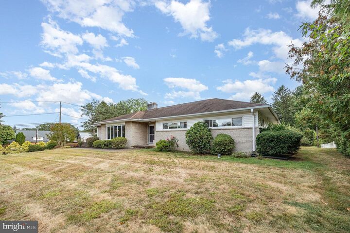 Property Photo:  95 Foxcroft Drive  PA 17011 