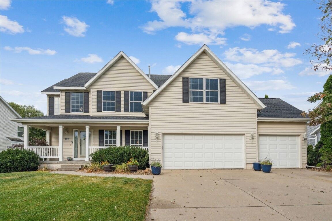 Property Photo:  2010 Newcastle Road  IA 52302 