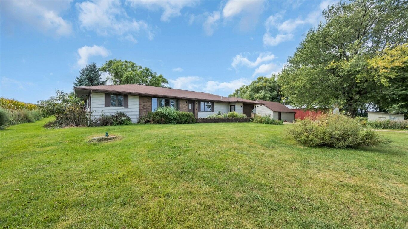 Property Photo:  5589 22nd Avenue Trail  IA 52349 