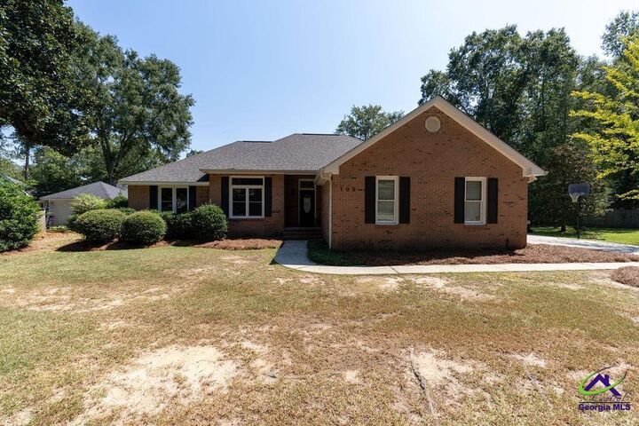 Property Photo:  102 Wilton Circle  GA 31069 
