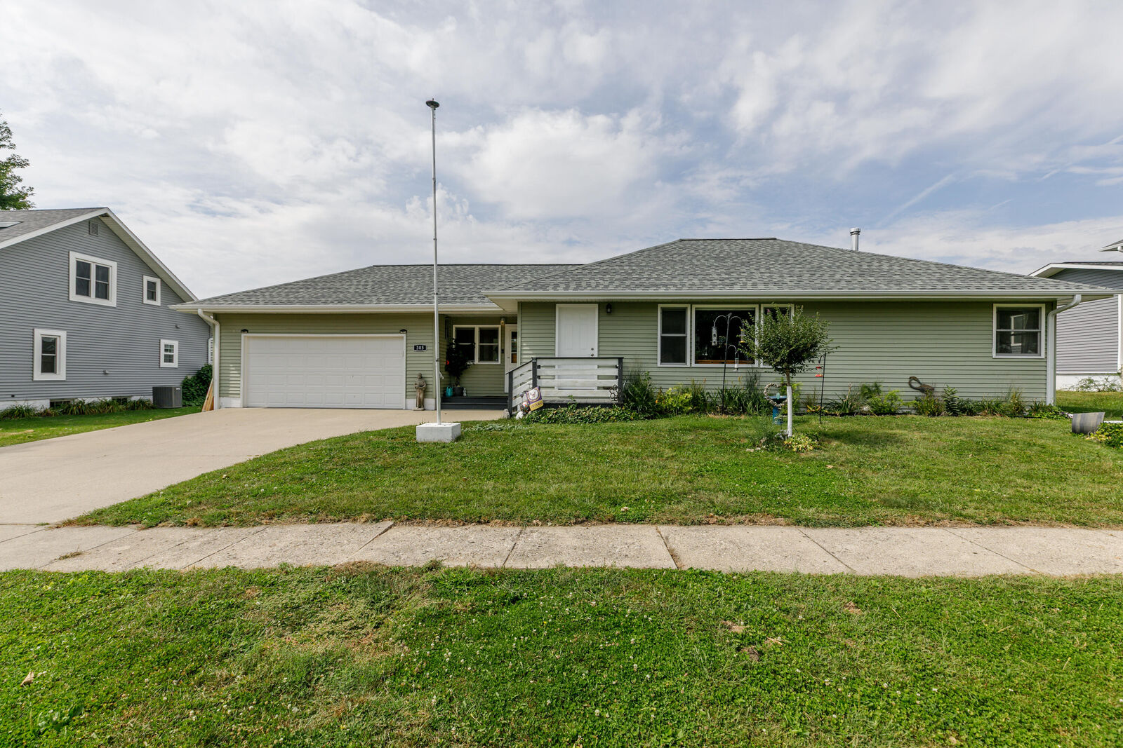 Property Photo: 305 N Pearl Street IA 50278
