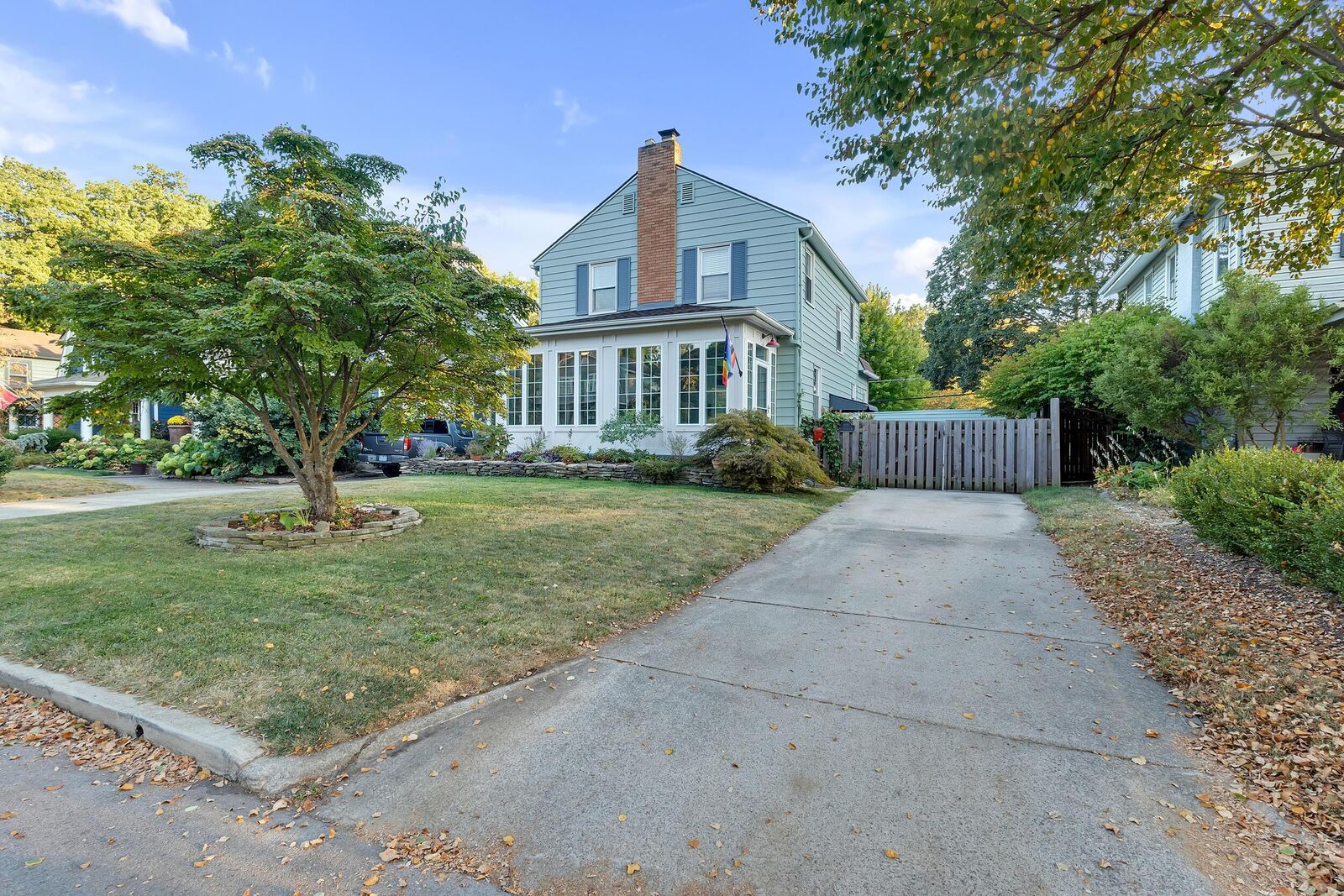 Property Photo:  119 W Dunedin Road  OH 43214 