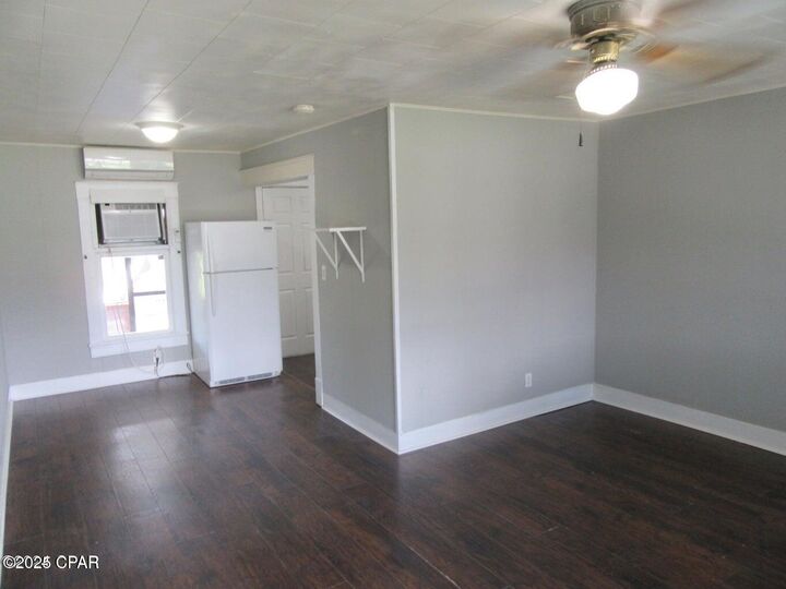 Property Photo: 708 S Hwy 22A A &Amp B FL 32404