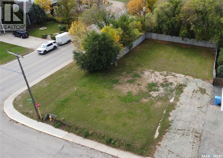 Property Photo:  1011 Hillcrest Drive  SK S4A 1Y6 