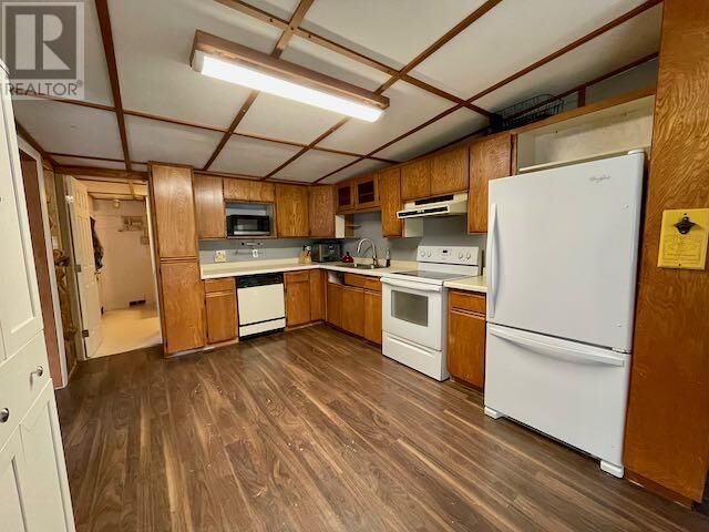 Property Photo:  27 Pine Cres  ON P8N 0A2 