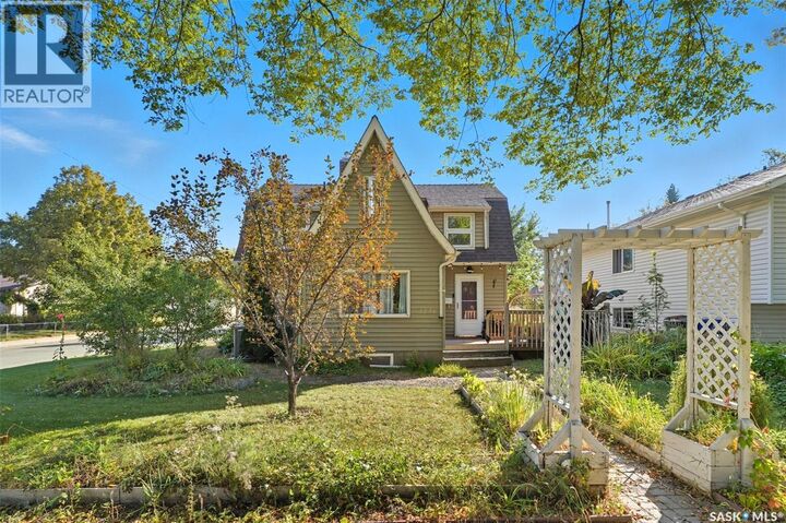 Property Photo: 1236 H Avenue N SK S7L 2E2