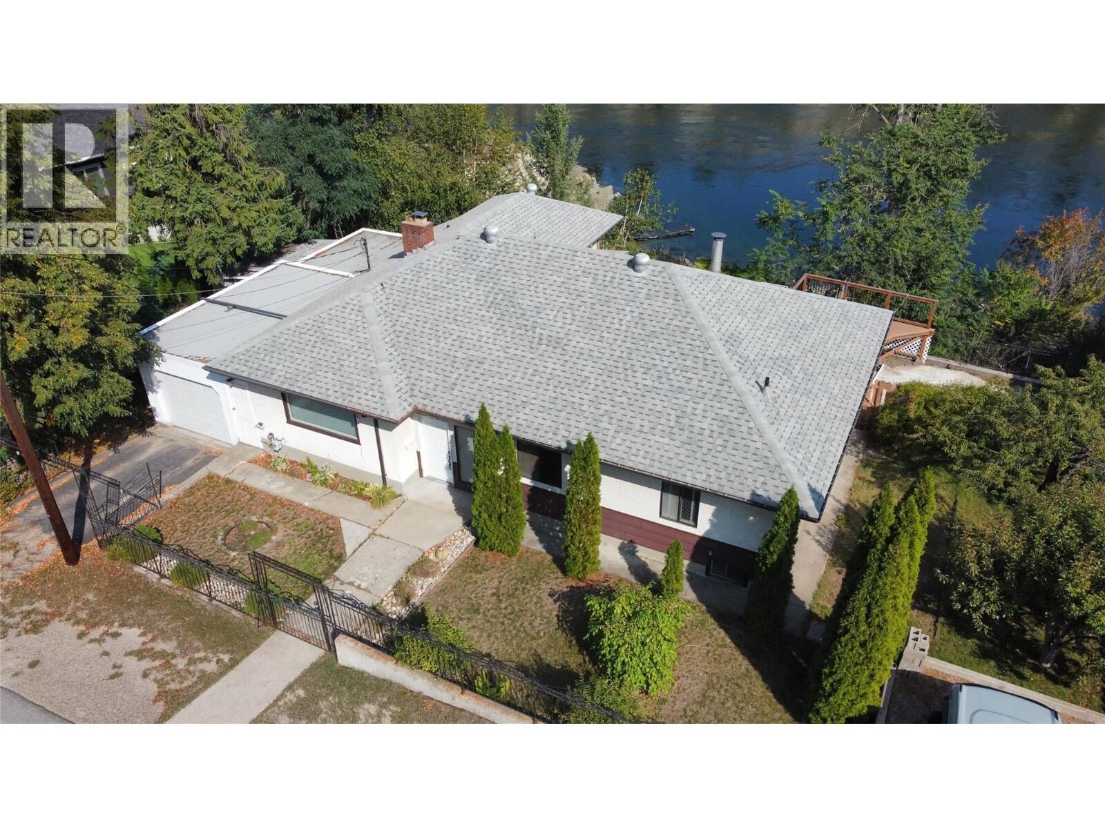 Property Photo:  221 2nd Avenue  BC V1R 4V2 