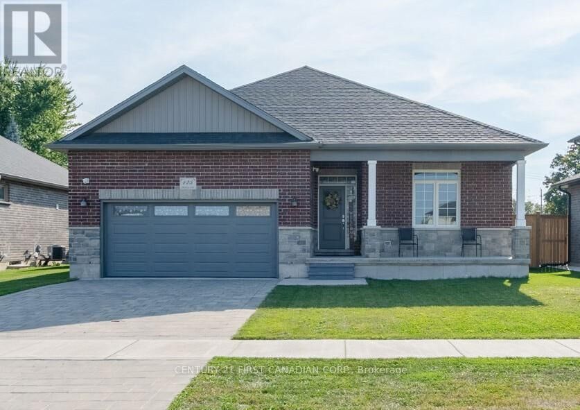 Property Photo:  125 Spencer Avenue  ON N0M 2J0 