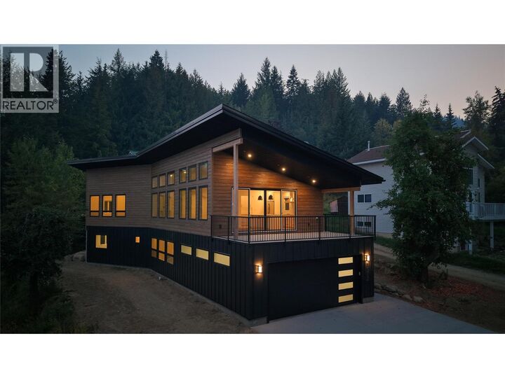 1572 Treadwell Street  Rossland BC V0G 1Y0 photo
