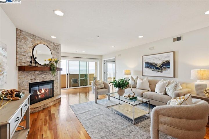 Property Photo: 933 Shoreline Dr 203 CA 94501