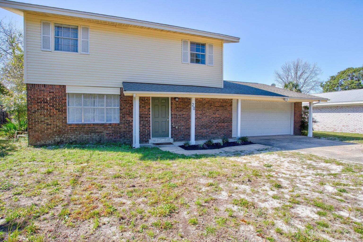 Property Photo: 20 E Casa Loma Drive FL 32569