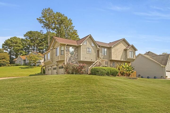 Property Photo: 2067 York River Way GA 30024