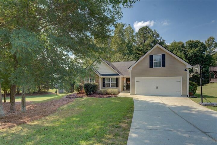 Property Photo:  704 Newnham Walk  GA 30620 