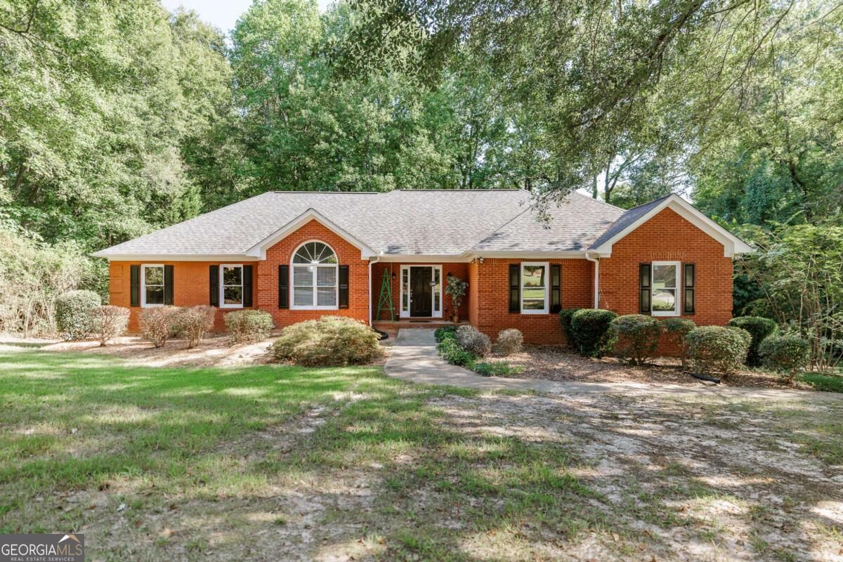 Property Photo: 1220 Twelve Oaks Circle GA 30677