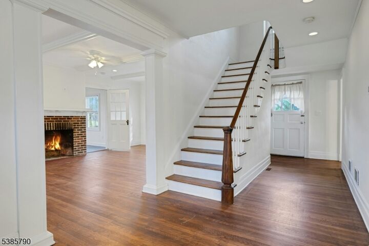 Property Photo: 1 Lenape Ct NJ 07444
