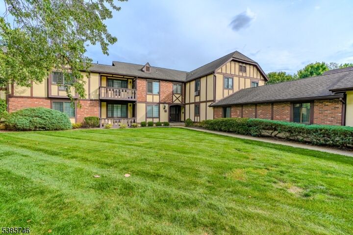 19 Kensington Rd E  Chatham Twp. NJ 07928 photo