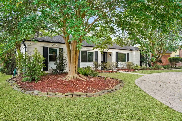 Property Photo: 5447 Beechnut Street TX 77096