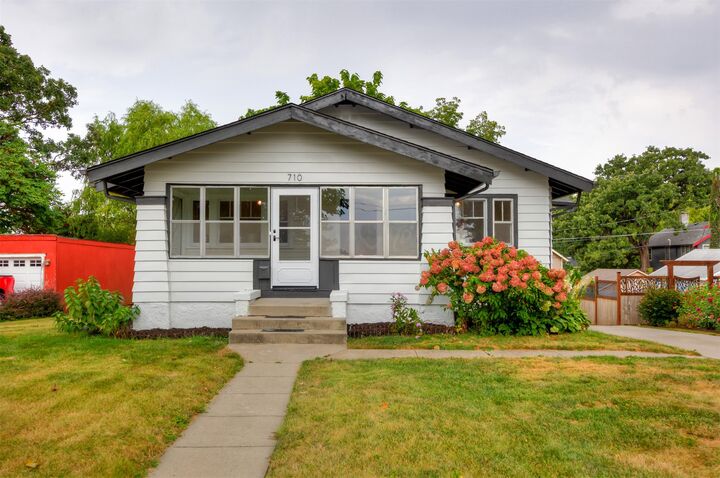 Property Photo: 710 31st Street IA 50312
