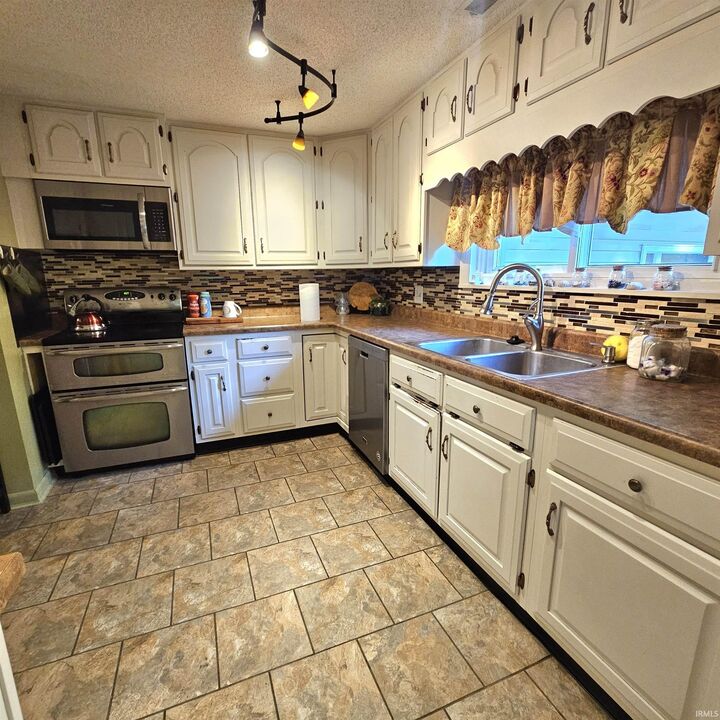 Property Photo:  507 N US Highway 231 Highway  IN 47460-6638 