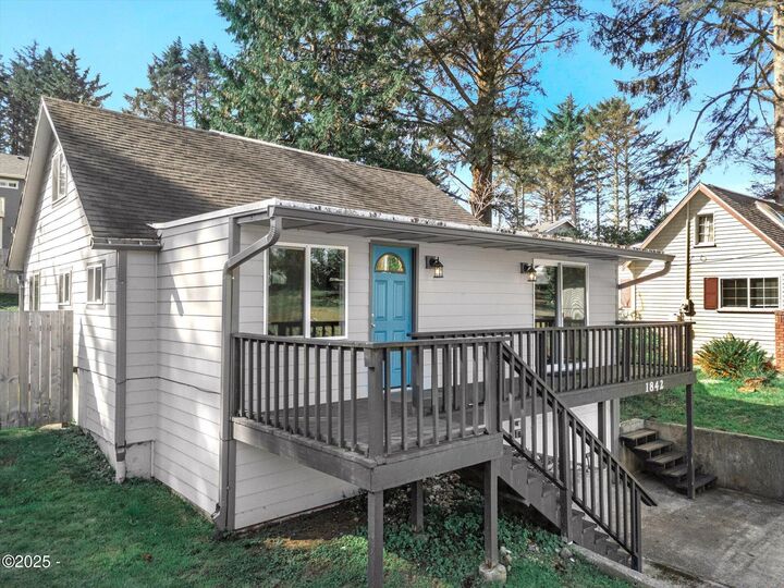 Property Photo: 1842 NE 19th Street OR 97367