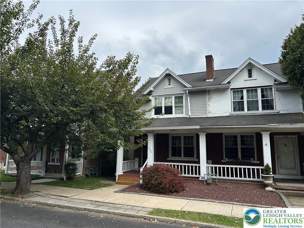 Property Photo: 1050 Delaware Avenue PA 18015