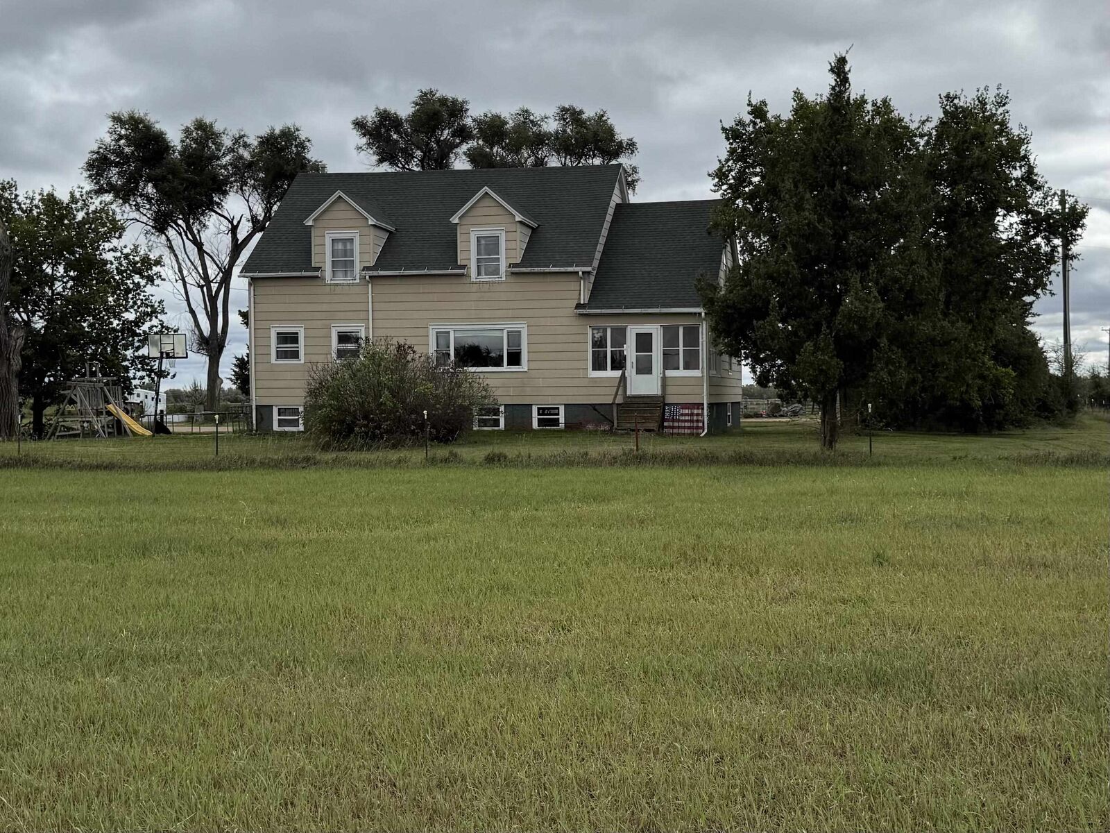 Property Photo:  2600 E Philip Ave  NE 69101 