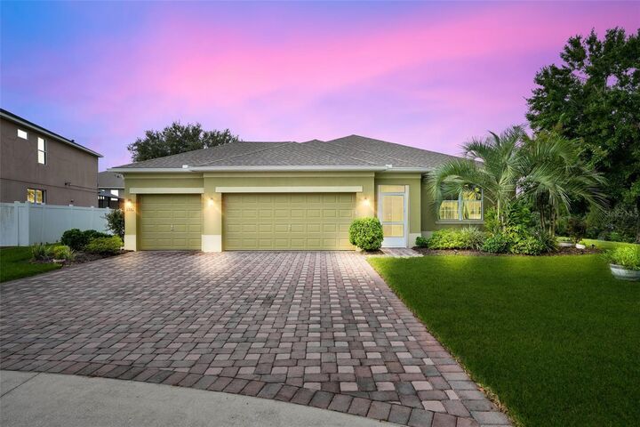 Property Photo: 1332 Westmeath Court FL 32703