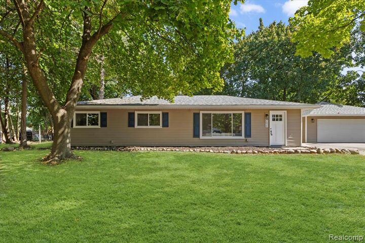Property Photo:  5698 Everest Drive  MI 48346 3230 