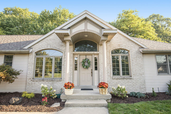 2343 Westwinde Drive NW  Grand Rapids MI 49504 photo