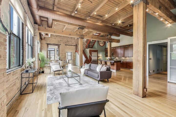 Property Photo:  2401 W Ohio Street 31  IL 60612 