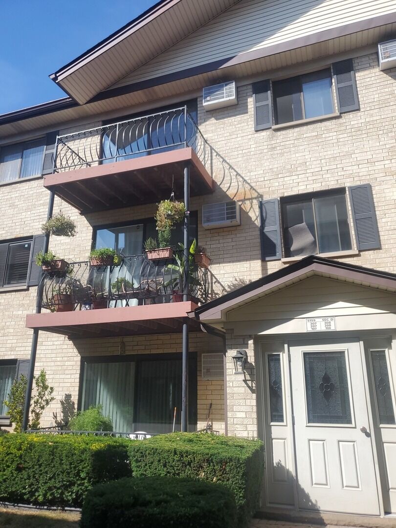 Property Photo:  5159 N East River Road 307D  IL 60656 