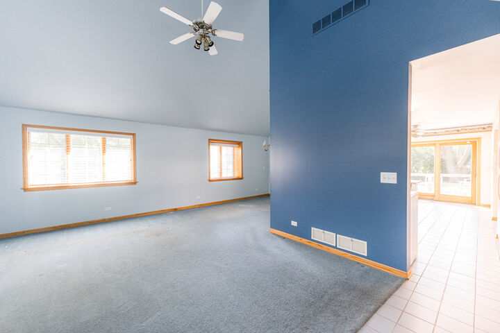 Property Photo:  312 Olsen Street  IL 60560 