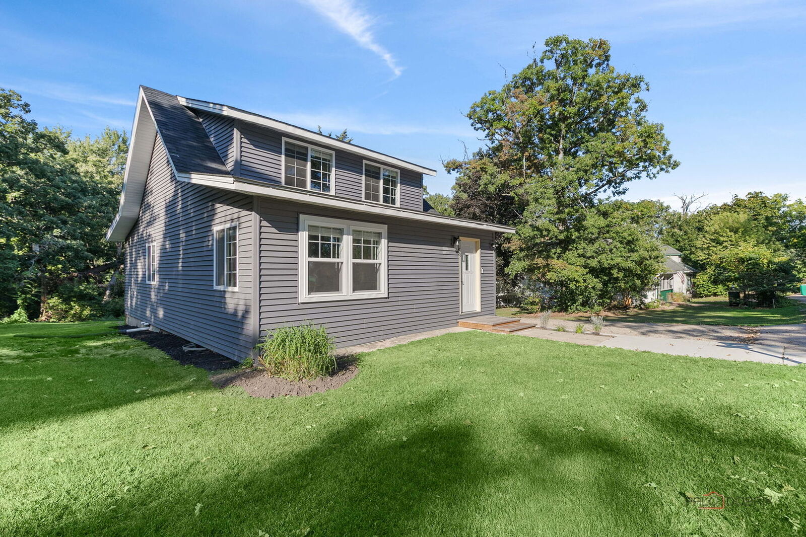 Property Photo: 68 E Lakeview Avenue IL 60073